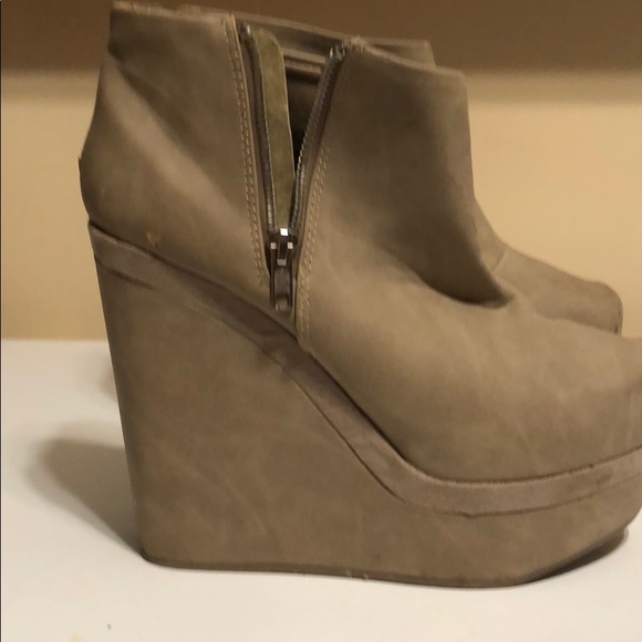 Swayed booties... - Picture 1 of 2